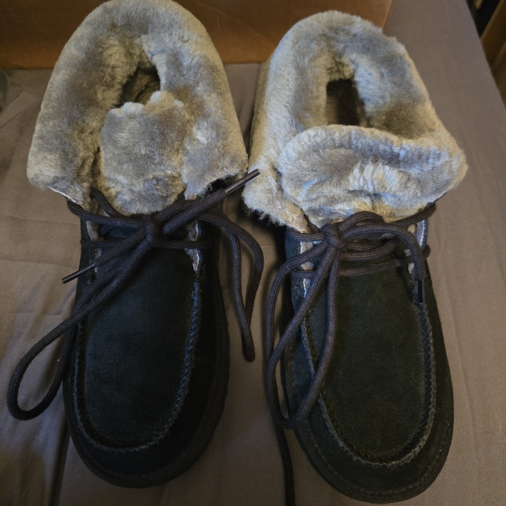 Cozy Black and Gray Fur-Lined Boots